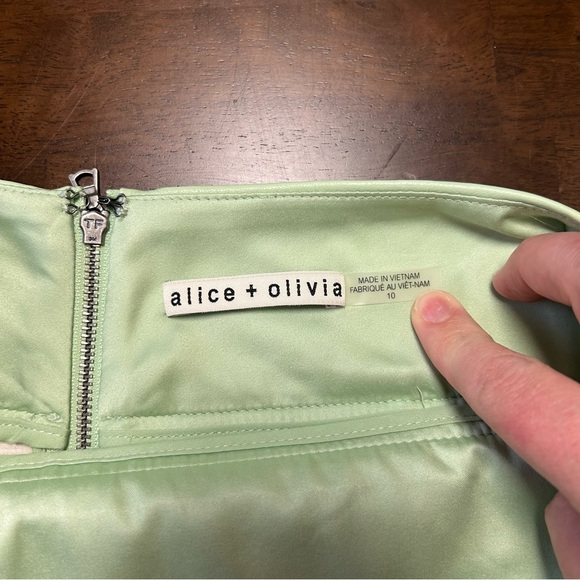 Alice + Olivia Faux Leather Green High-Waisted Shorts Size 10 - Picture 5 of 14